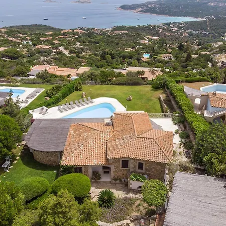 Luxe Cote Stay- Elegant Villa